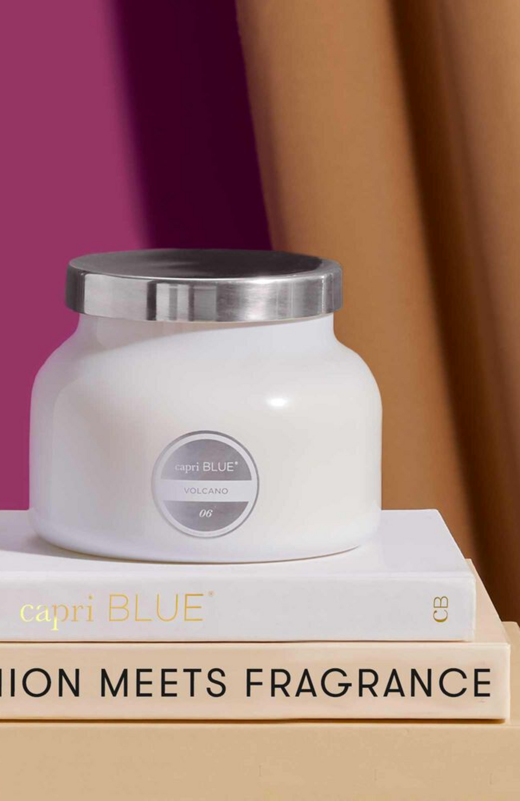 Capri Blue - Volcano White Signature Jar, 19 oz