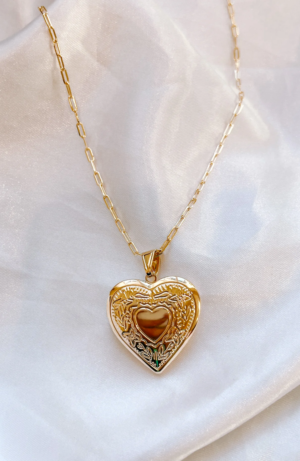 Airotciv - Jess Big Heart Locket